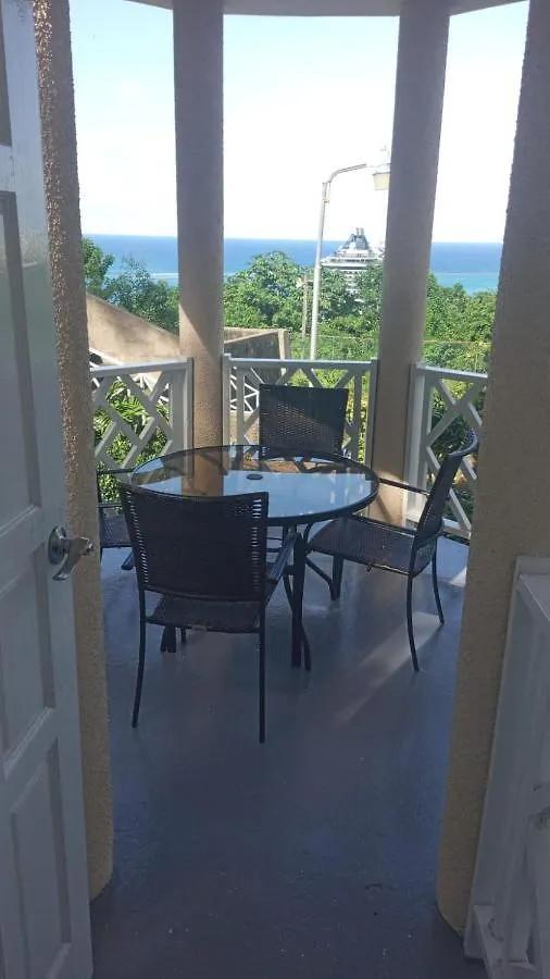 Secluded Studio@Sky Castles, Columbus Heights, Ocho Rios 0*,  Giamaica